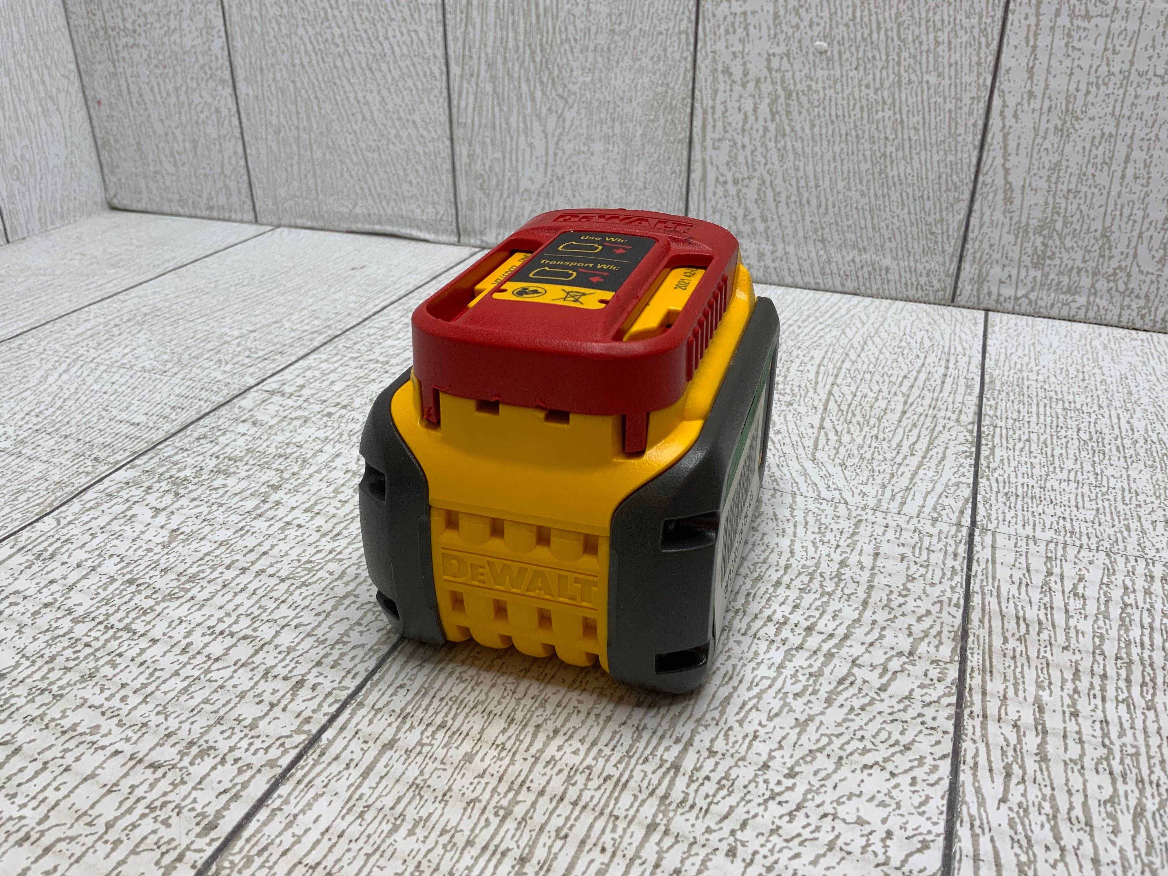 DEWALT FLEXVOLT 20V/60V MAX* Battery, 6.0-Ah (DCB606) **FOR PARTS** (8059242873070)
